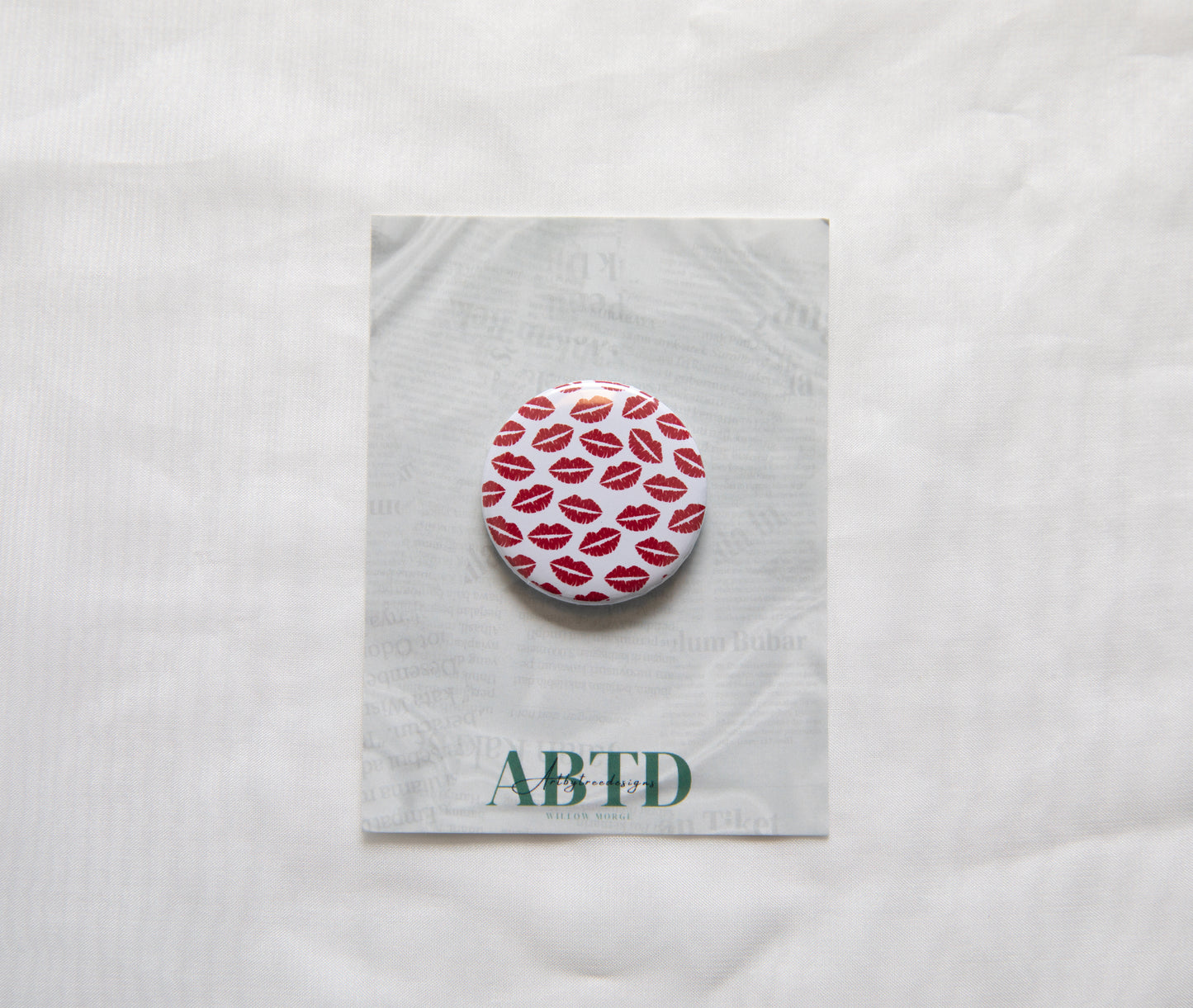 Red and White Lip Print Button Magnet