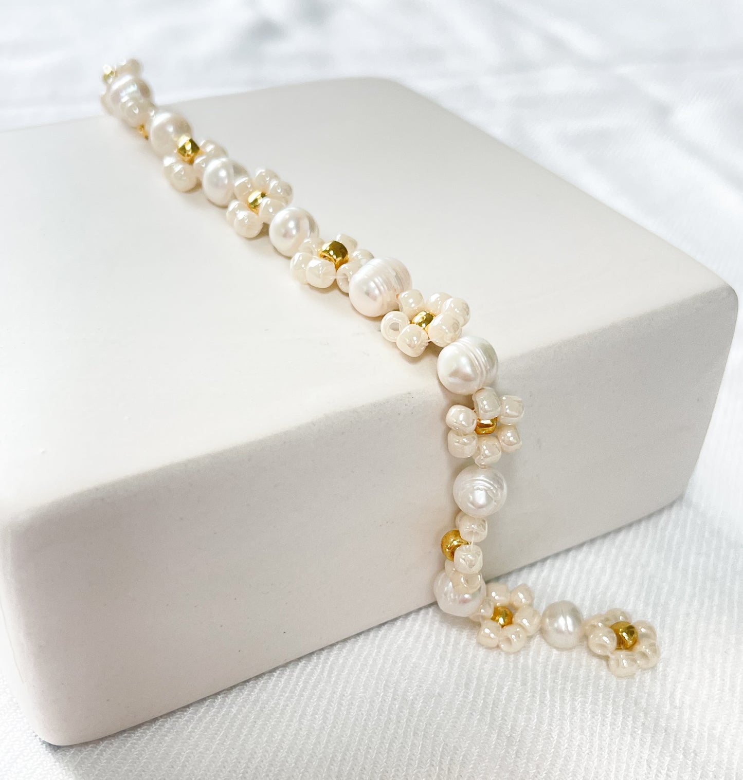 Elegance Flower Beaded Bracelet