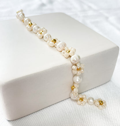 Elegance Flower Beaded Bracelet