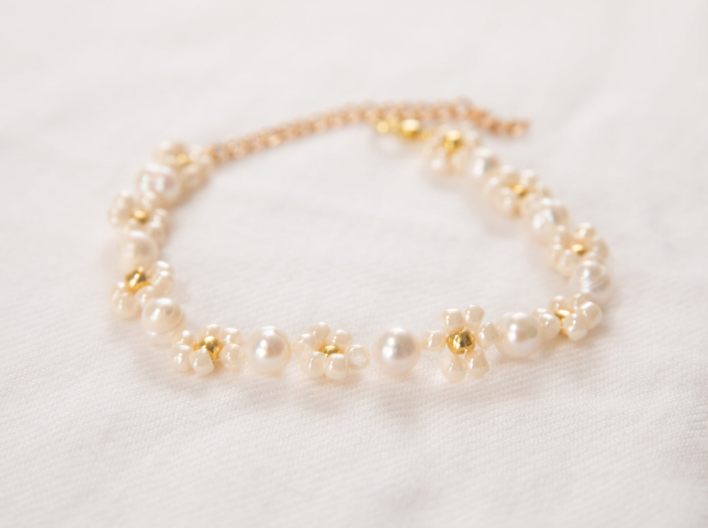 Elegance Flower Beaded Bracelet
