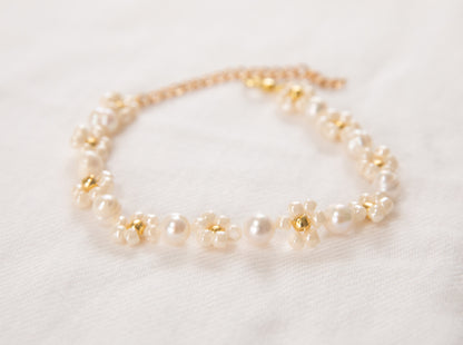 Elegance Flower Beaded Bracelet