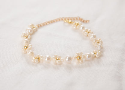 Elegance Flower Beaded Bracelet