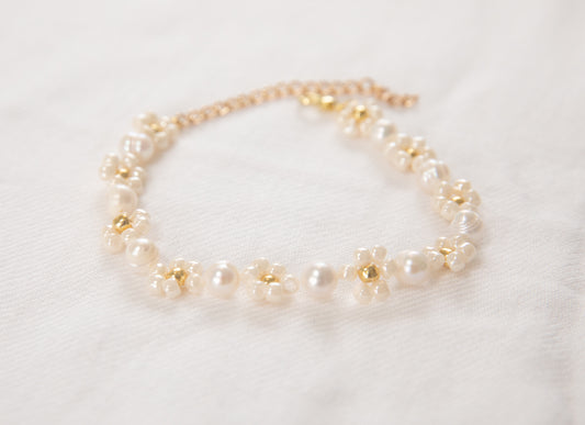 Elegance Flower Beaded Bracelet