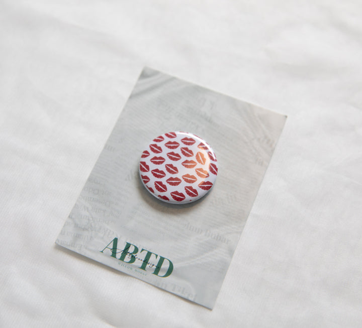 Red and White Lip Print Button Magnet
