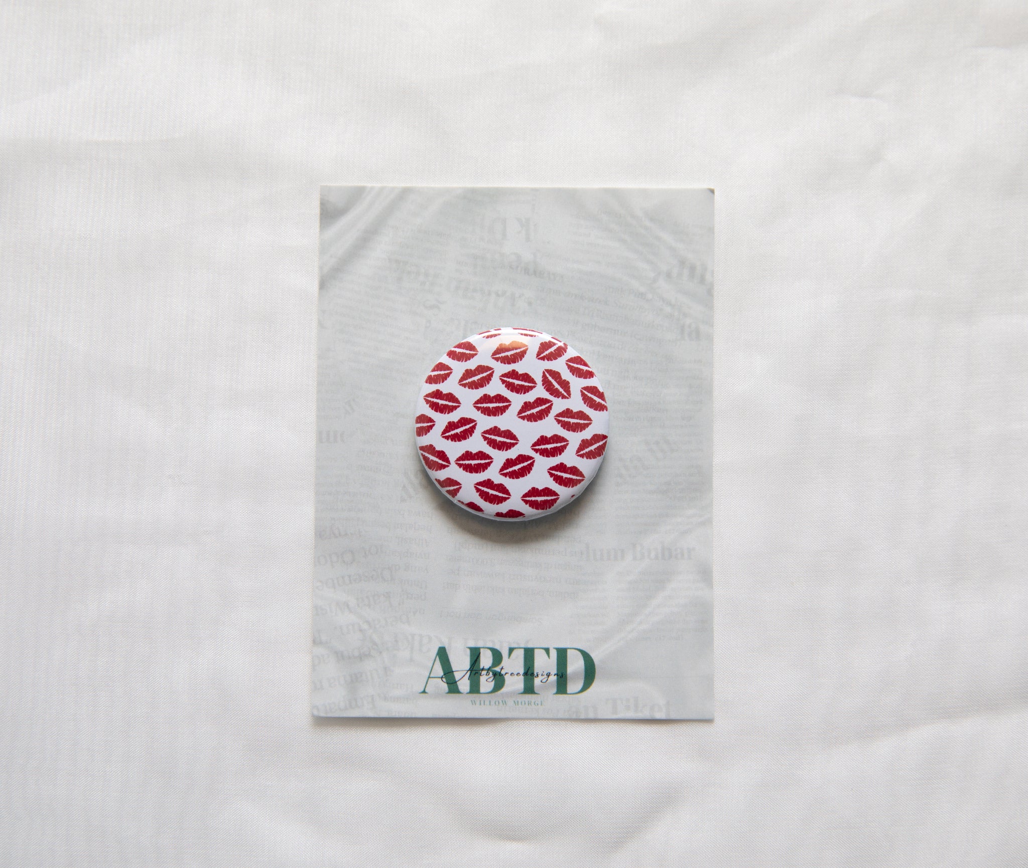 Red and White Lip Print Button Magnet