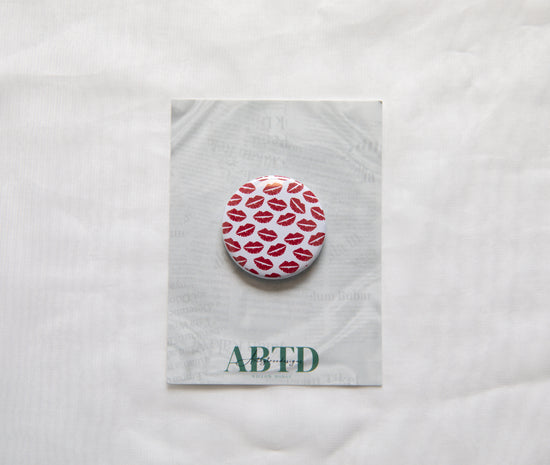 Red and White Lip Print Button Magnet